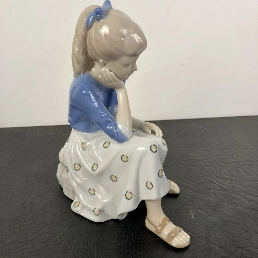Porcelain Girl Figurine 8‑7148 Sitting Pose Pastel Dress Vintage Style Decor HTF
